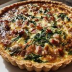 Sałatka z quiche z szynką i szpinakiem