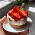 Truskawkowe mini serniczki bez pieczenia